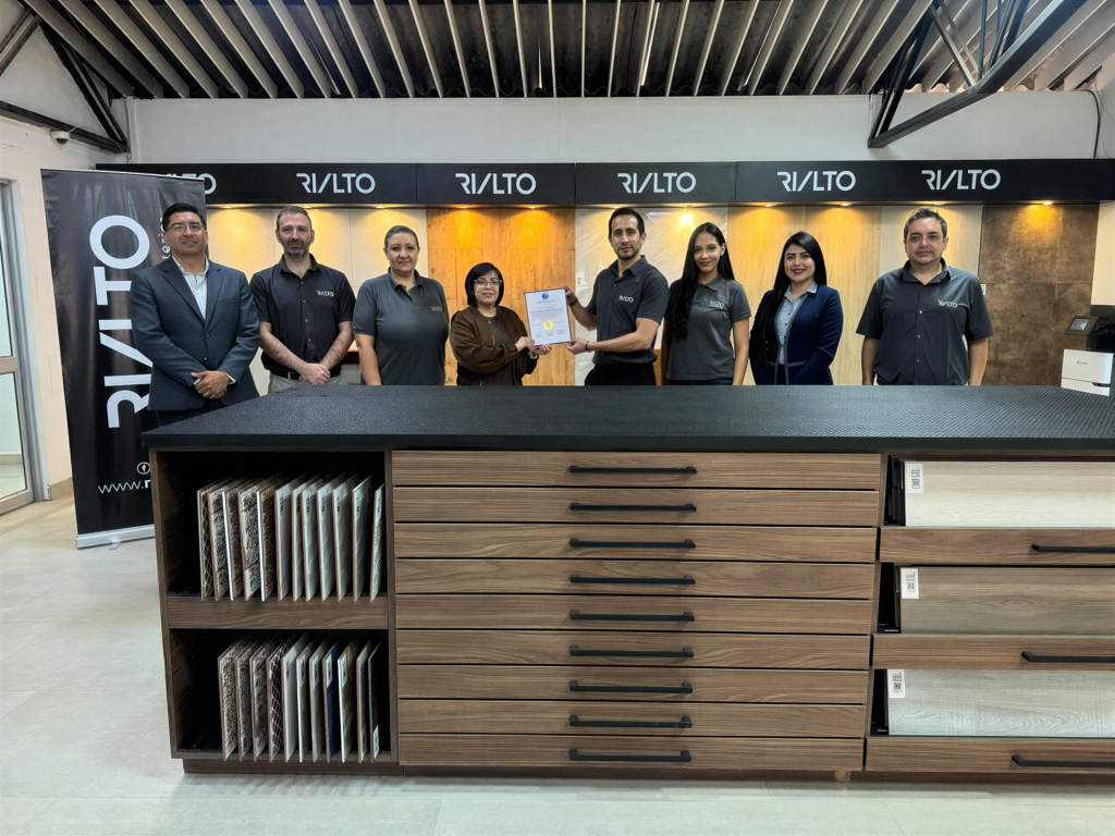 Equipo de Cerámica Rialto recibe la certificación BASC 2026