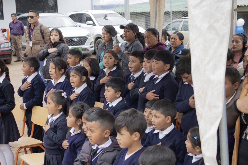 Entrega de obra del Centro Educativo Juan Peñafiel en Puca Cruz, Cuenca, con el apoyo de Rialto