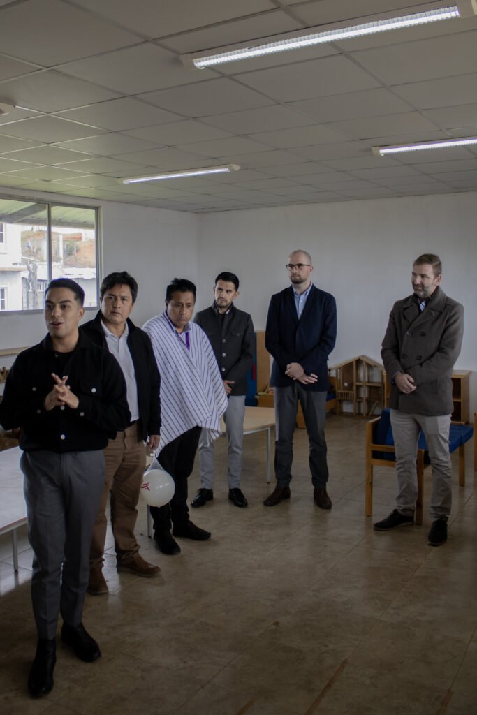 Entrega de obra del Centro Educativo Juan Peñafiel en Puca Cruz, Cuenca, con el apoyo de Rialto
